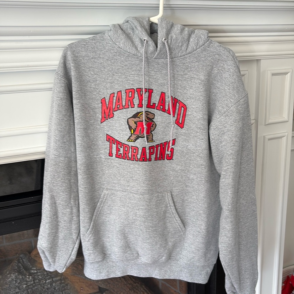 Sweatshirt champion size medium 
College Maryland Twrrapins